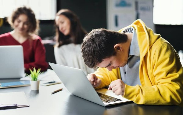 Quelles solutions innovantes pour surmonter les obstacles de l'éducation inclusive dans le contexte actuel ?